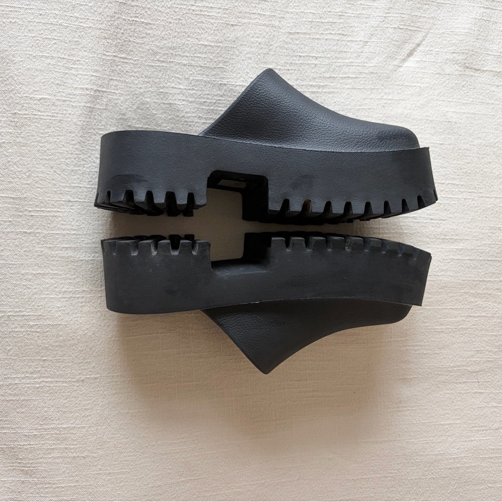 Jeffrey Campbell | Black Platform Clogs - Picture 4 of 4